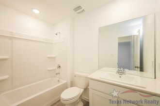 8523 Logan Sapphire in San Antonio, TX - Foto de edificio - Building Photo