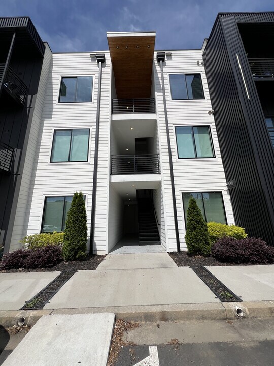 Room in Condo on Custer Ave SE in Atlanta, GA - Building Photo