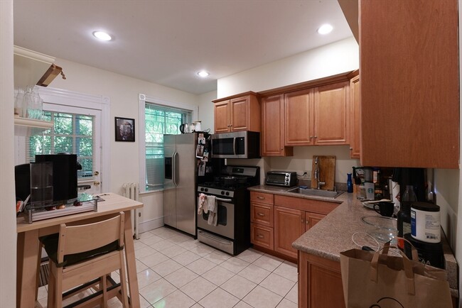 35 Westbourne Ter, Unit 2 in Brookline, MA - Building Photo - Building Photo