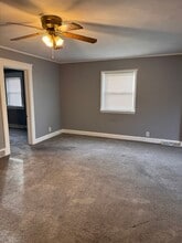 402 Kenneth Ave in New Castle, PA - Building Photo - Building Photo