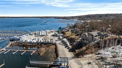 47 Arnolds Neck Dr in Warwick, RI - Building Photo - Building Photo