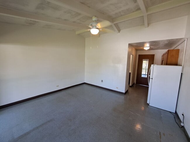 1303 Kalanianaole St in Hilo, HI - Building Photo - Building Photo