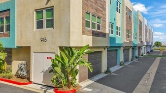 945 E Mason Ln in Anaheim, CA - Building Photo