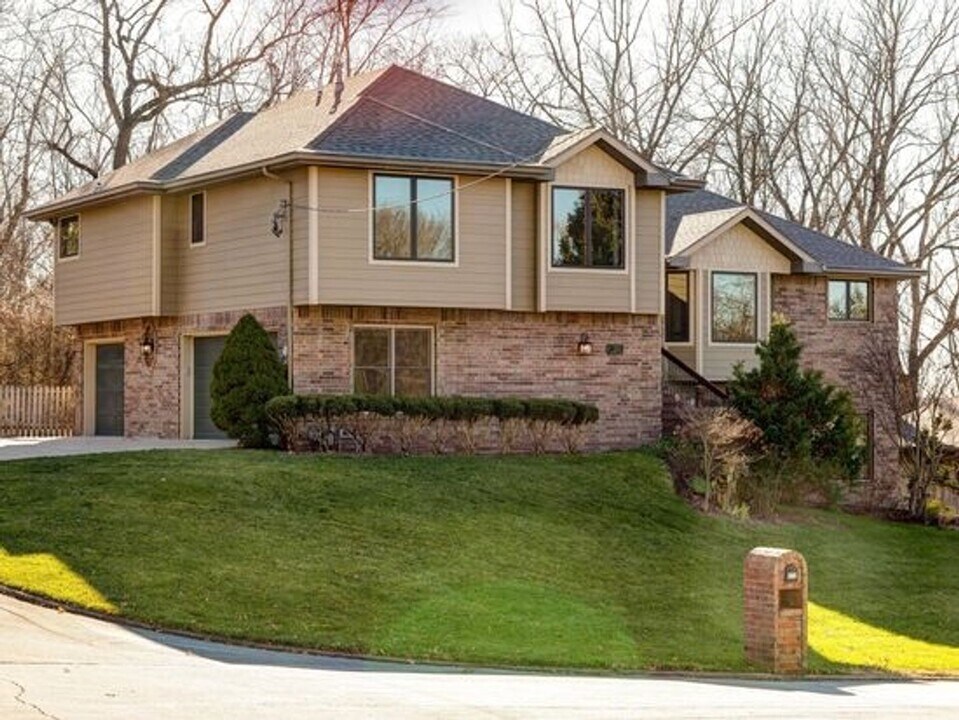 522 E McArthur Dr in Springfield, MO - Building Photo