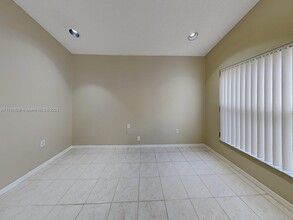 18821 NW 5th St in Pembroke Pines, FL - Foto de edificio - Building Photo