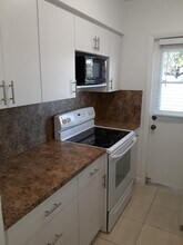 101 SE 9th St-Unit -6 in Hallandale Beach, FL - Building Photo - Building Photo