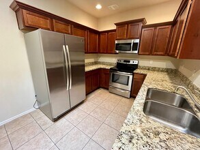 8940 W Olive Ave in Peoria, AZ - Building Photo - Building Photo