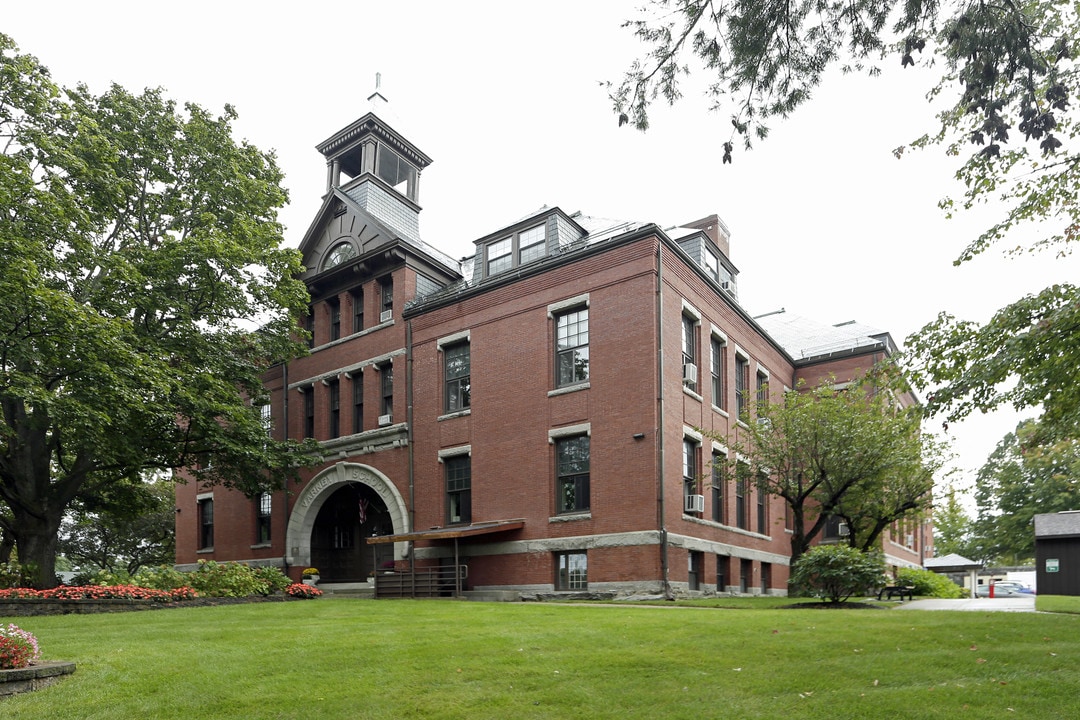 Varney School Apartments in Manchester, NH - Building Photo