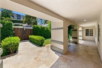 11265 Sunshine Ter in Studio City, CA - Building Photo - Building Photo