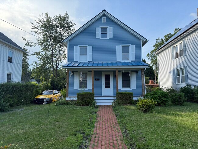94 Cherry St in Torrington, CT - Building Photo - Building Photo