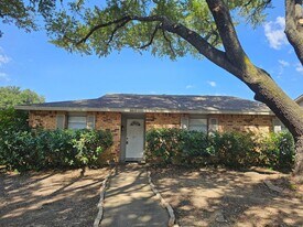 6417 Casa Vista Dr in Garland, TX - Building Photo