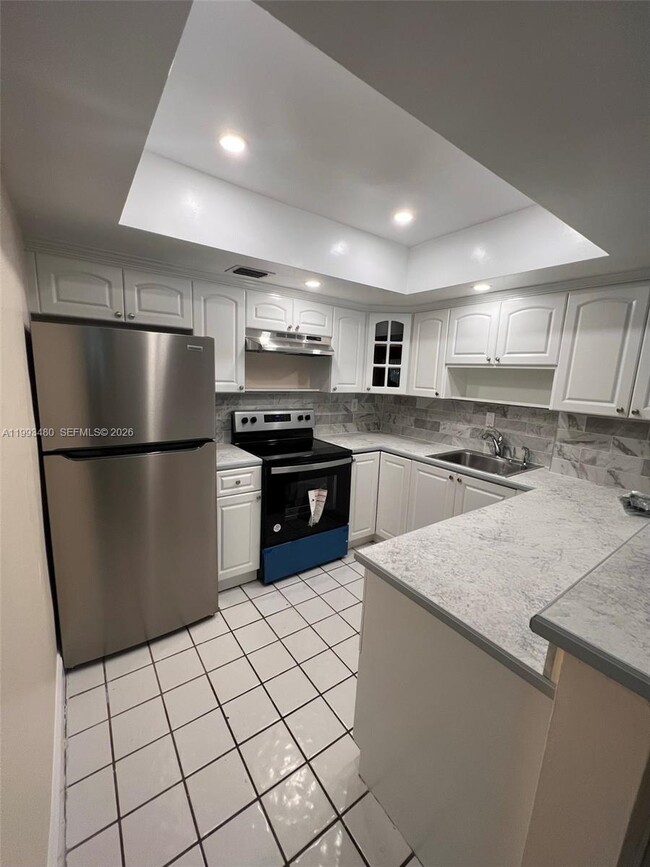 2605 NW 47th Terrace in Lauderdale Lakes, FL - Building Photo - Building Photo