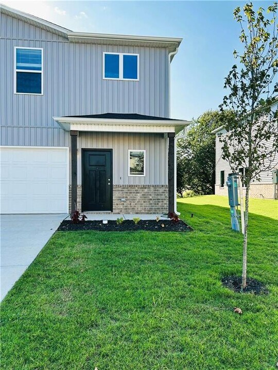 6821 Devotion Ave in Bentonville, AR - Building Photo