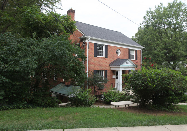 8342 Eastridge Ave in Takoma Park, MD - Foto de edificio - Building Photo