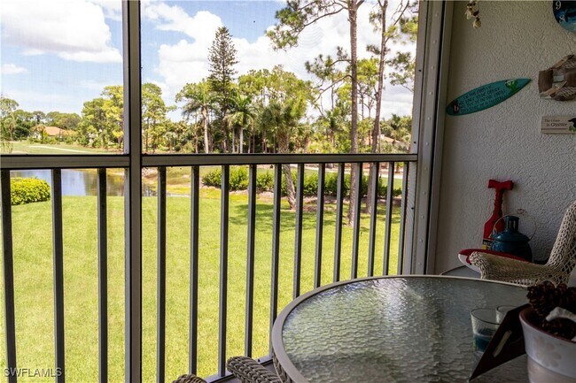 575 Augusta Blvd in Naples, FL - Foto de edificio - Building Photo