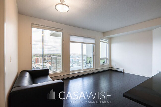 10226-2104 104 St NW in Edmonton, AB - Building Photo - Building Photo