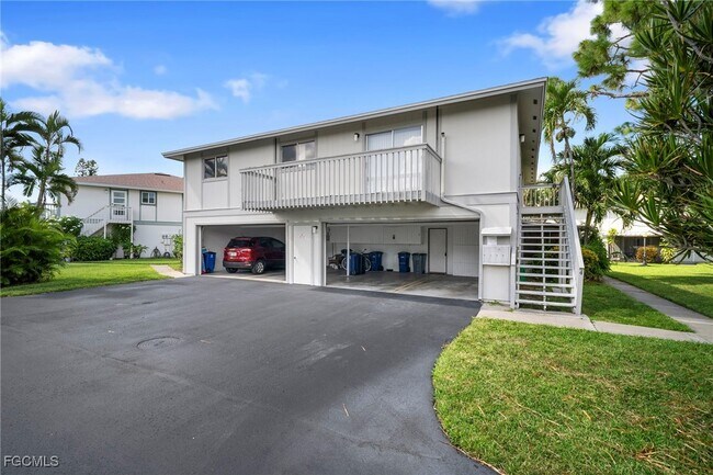 3291 Prince Edward Island Cir in Ft. Myers, FL - Foto de edificio - Building Photo