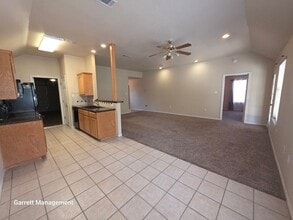 1004 W North Ave in Lampasas, TX - Foto de edificio - Building Photo