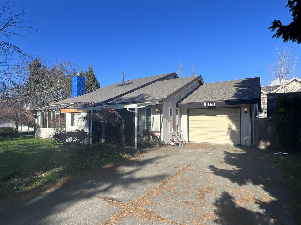 5191 Chetwynd Av in Richmond, BC - Building Photo