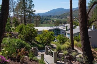 9 Bournemouth Rd in St Helena, CA - Building Photo - Building Photo