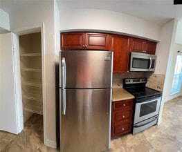 805 Riverside Dr in Coral Springs, FL - Building Photo - Building Photo