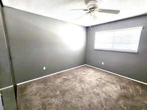 43757 Albeck Ave in Lancaster, CA - Foto de edificio - Building Photo
