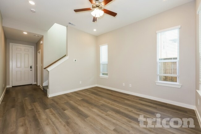 836 Thorn Hill Dr in Arlington, TX - Foto de edificio - Building Photo