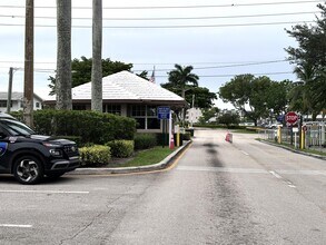 130 Dorchester E in West Palm Beach, FL - Building Photo - Building Photo
