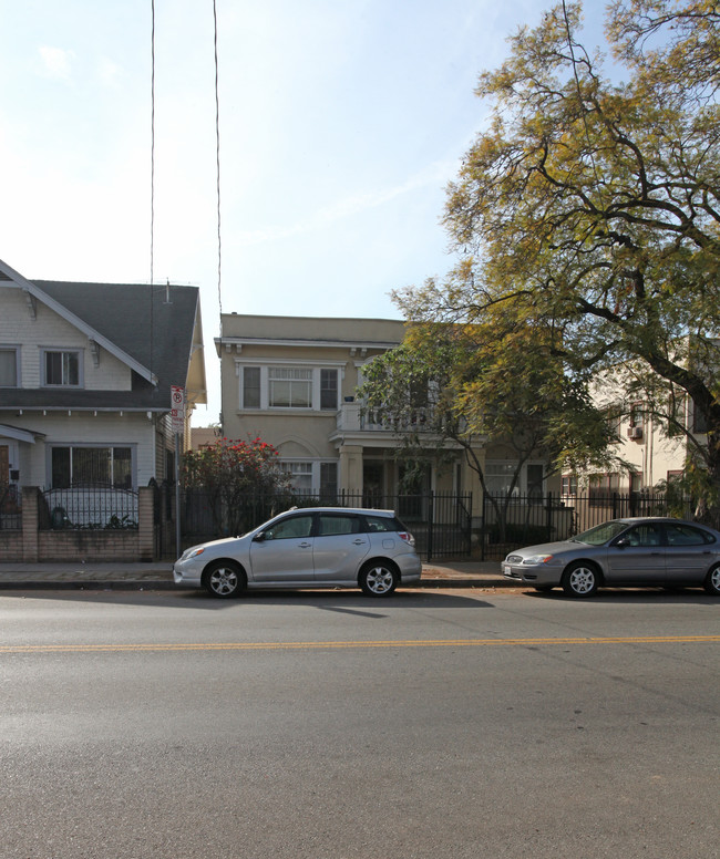 4620 Franklin Ave in Los Angeles, CA - Building Photo - Building Photo