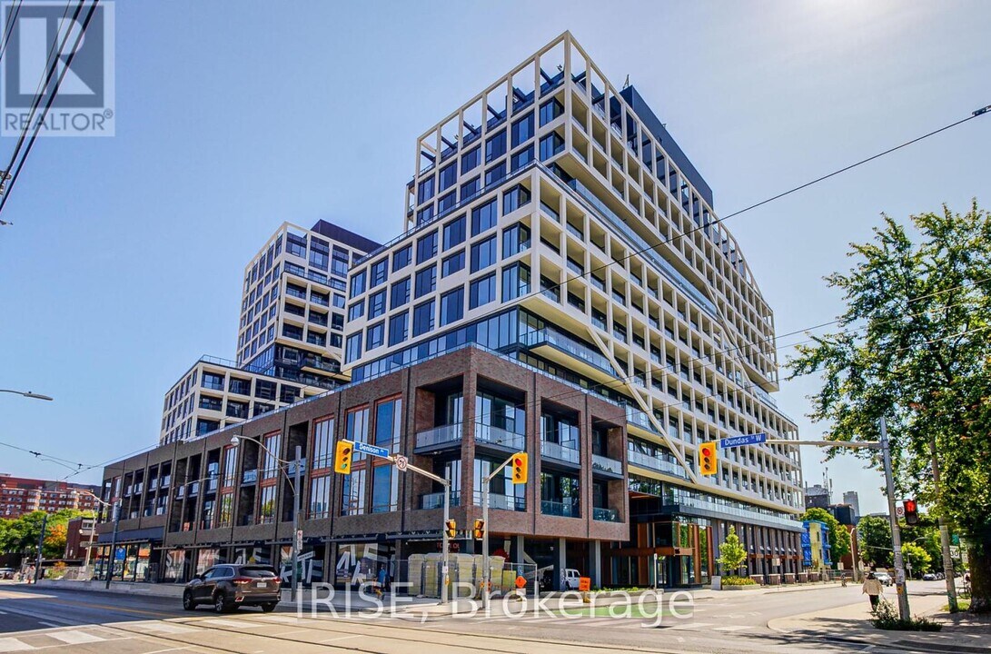115 Denison Ave in Toronto, ON - Building Photo