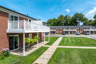 Park Madison Apartments in Burlington, IA - Building Photo - Building Photo