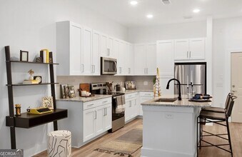 4270 Phil Niekro Pkwy in Norcross, GA - Foto de edificio - Building Photo