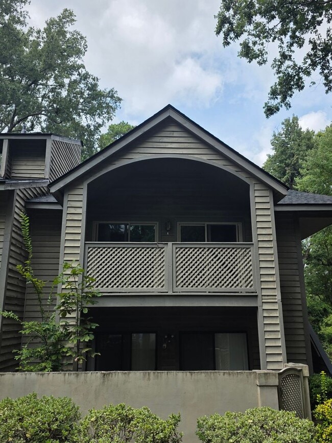 property at 1008 Creekside Wy