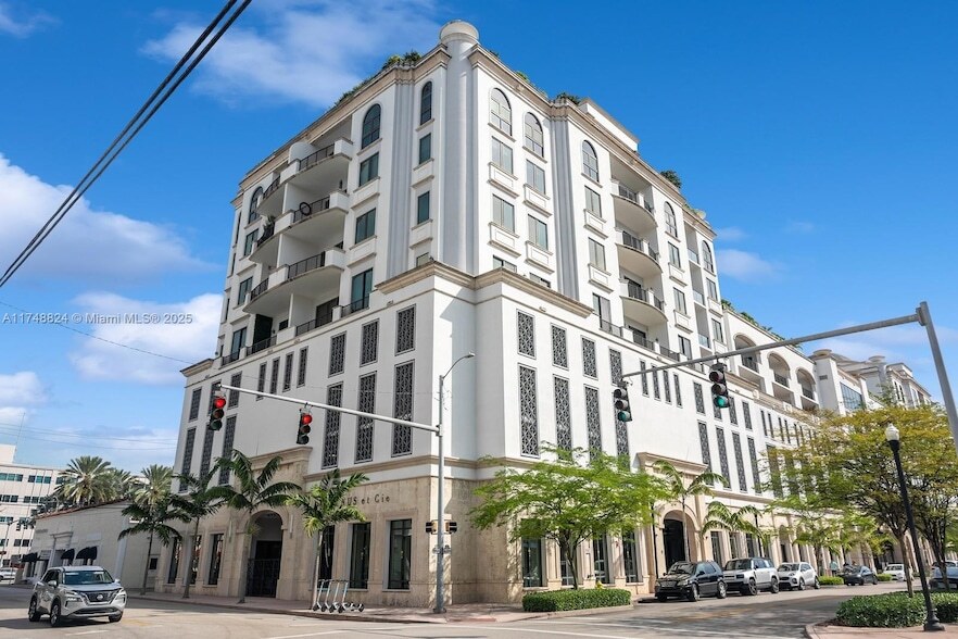 275 Giralda Ave, Unit 7B in Coral Gables, FL - Building Photo