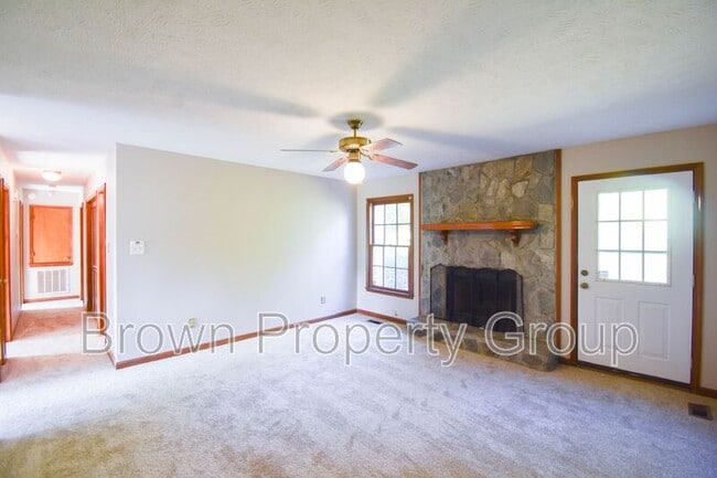 5827 Labonte Dr in Hope Mills, NC - Building Photo - Building Photo