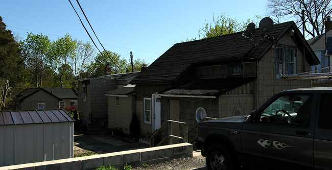 192 E Montauk Hwy in Hampton Bays, NY - Building Photo - Building Photo