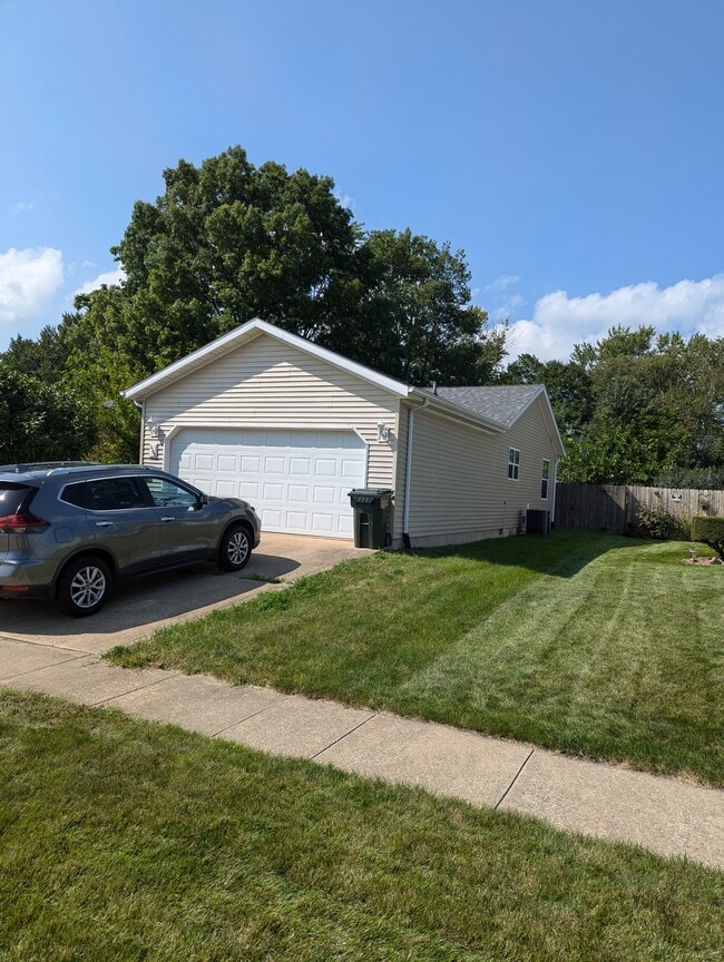 2306 E Delaware Ave in Urbana, IL - Building Photo - Building Photo