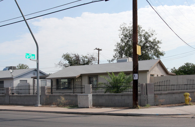 559 S Bellview in Mesa, AZ - Foto de edificio - Building Photo