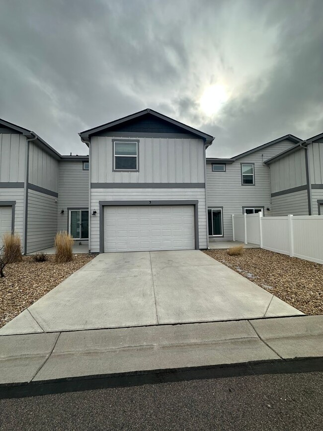 218 E Chestnut St in Windsor, CO - Building Photo - Building Photo