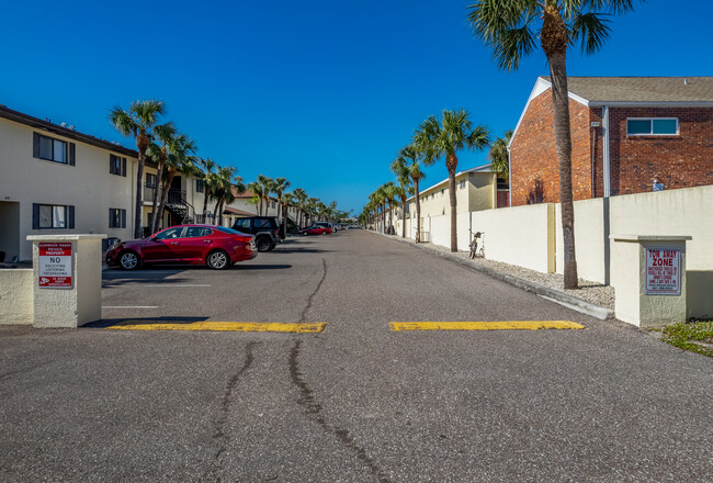 Glenwood Manor in Venice, FL - Building Photo - Building Photo