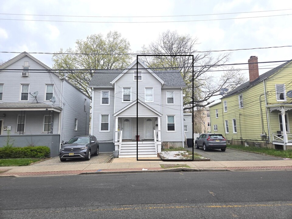 67 W Milton Ave in Rahway, NJ - Building Photo