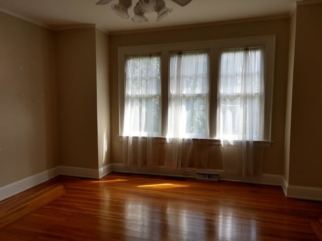 3538 Linwood Ave in Cincinnati, OH - Foto de edificio - Building Photo