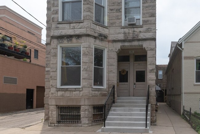 property at 2013 W Iowa St