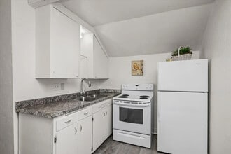 561 Madison St in Eugene, OR - Building Photo - Building Photo