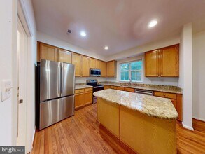 1379 Dominion Ridge Ln in Herndon, VA - Building Photo - Building Photo