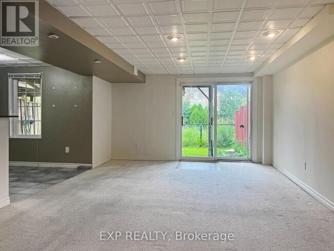 26 Millcliff Cir in Aurora, ON - Building Photo - Building Photo