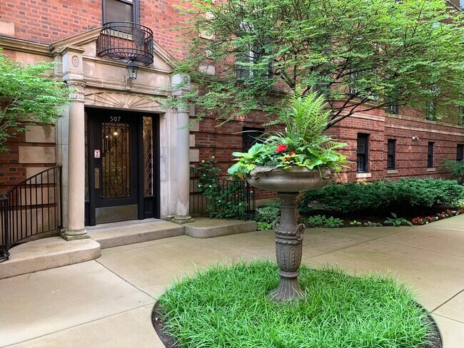 507 W Aldine Ave in Chicago, IL - Building Photo - Building Photo