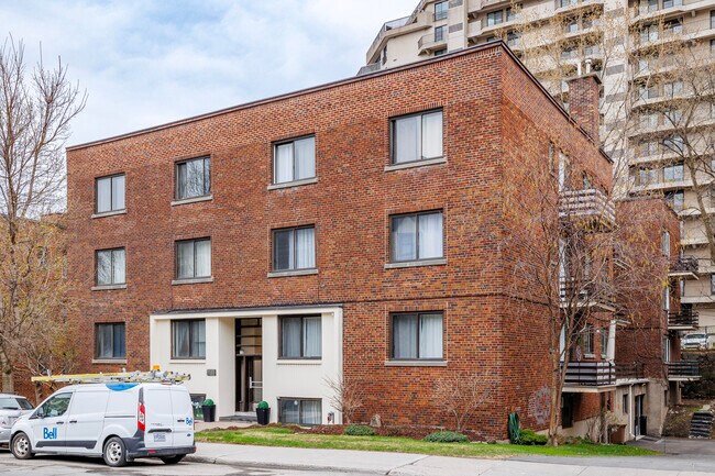 2070 Van Horne Av