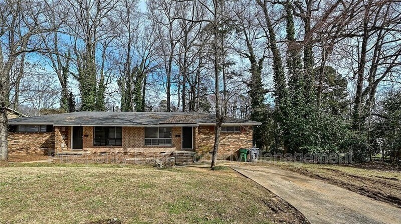 617 Camrose Dr in Charlotte, NC - Building Photo