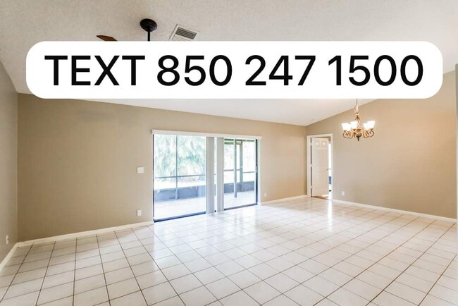 8050 W Country Club Blvd in Boca Raton, FL - Building Photo - Building Photo